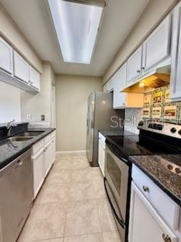 402 KENSINGTON LAKE CIRCLE, Brandon, FL 33511