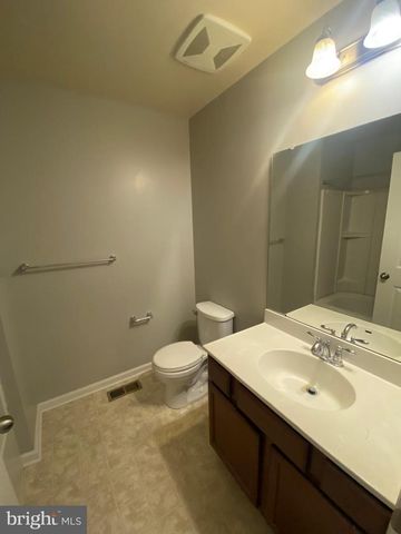 640 JACOBSEN CIR, Newark, DE 19702