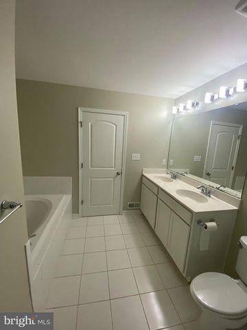 640 JACOBSEN CIR, Newark, DE 19702