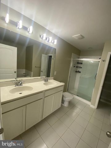 640 JACOBSEN CIR, Newark, DE 19702