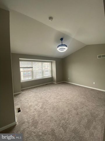 640 JACOBSEN CIR, Newark, DE 19702