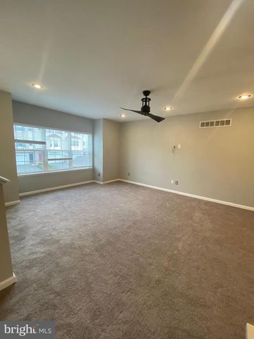 640 JACOBSEN CIR, Newark, DE 19702