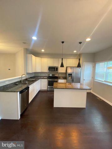 640 JACOBSEN CIR, Newark, DE 19702