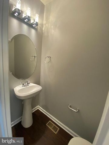 640 JACOBSEN CIR, Newark, DE 19702