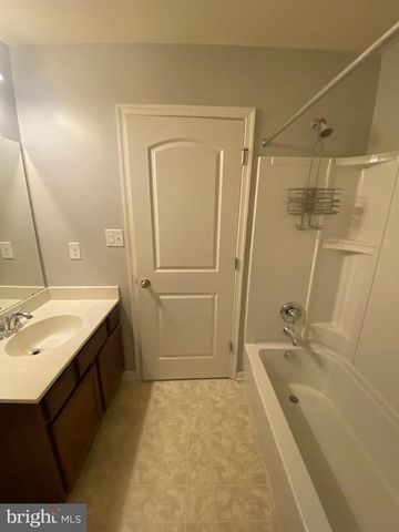 640 JACOBSEN CIR, Newark, DE 19702