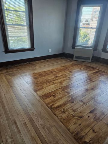 637 Harvard Street, Manchester, NH 03103