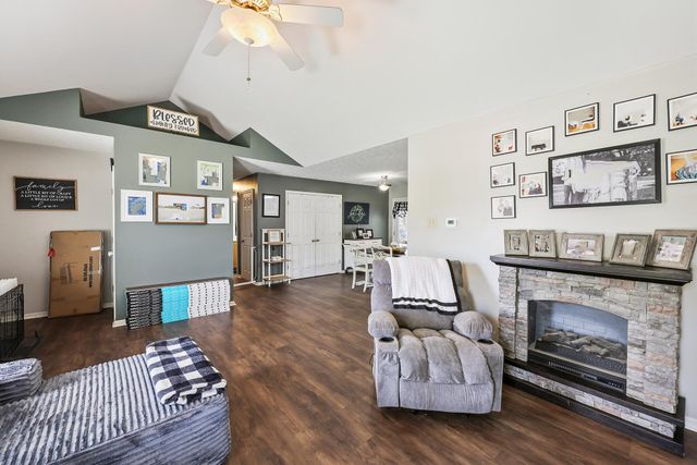 913 North Meadowhill Road, Paris, KY 40361