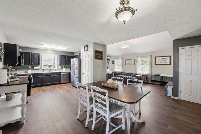 913 North Meadowhill Road, Paris, KY 40361