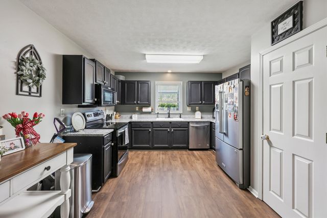 913 North Meadowhill Road, Paris, KY 40361