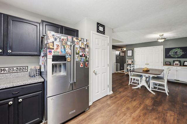 913 North Meadowhill Road, Paris, KY 40361
