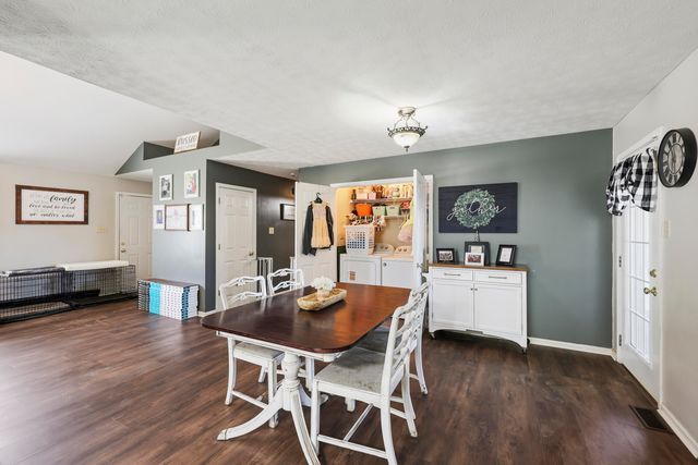 913 North Meadowhill Road, Paris, KY 40361