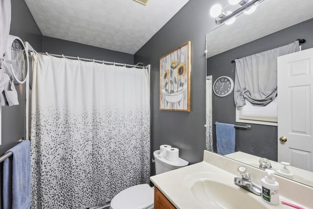 913 North Meadowhill Road, Paris, KY 40361