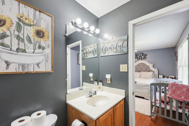 913 North Meadowhill Road, Paris, KY 40361