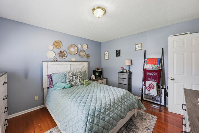 913 North Meadowhill Road, Paris, KY 40361