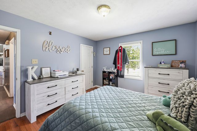 913 North Meadowhill Road, Paris, KY 40361