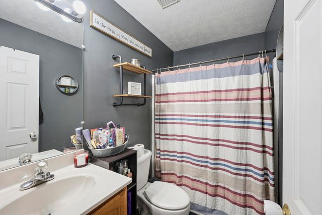 913 North Meadowhill Road, Paris, KY 40361