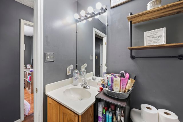 913 North Meadowhill Road, Paris, KY 40361