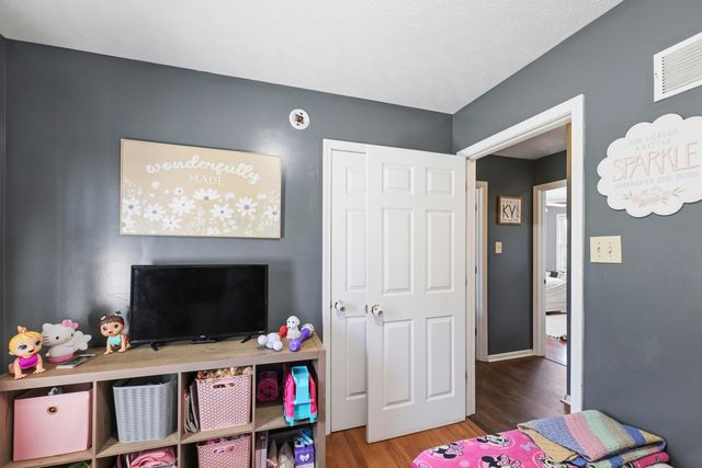 913 North Meadowhill Road, Paris, KY 40361