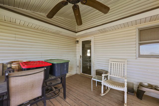 913 North Meadowhill Road, Paris, KY 40361