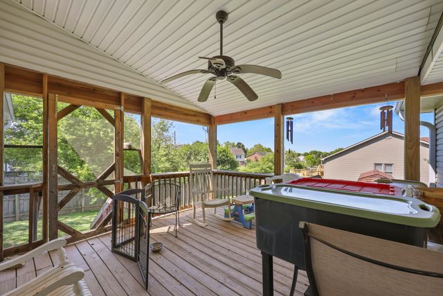 913 North Meadowhill Road, Paris, KY 40361