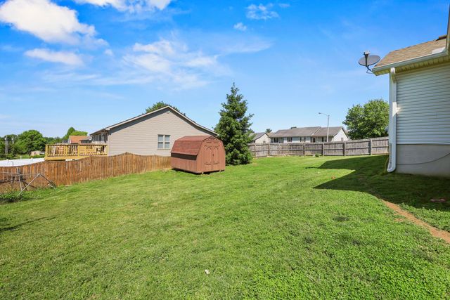 913 North Meadowhill Road, Paris, KY 40361