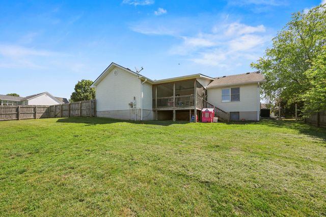 913 North Meadowhill Road, Paris, KY 40361