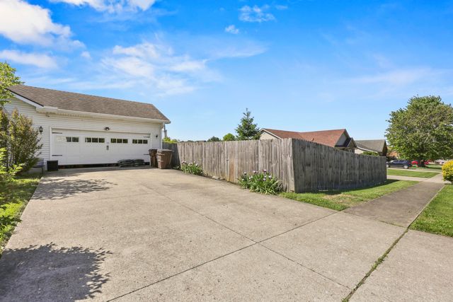 913 North Meadowhill Road, Paris, KY 40361