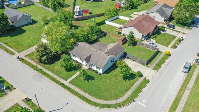 913 North Meadowhill Road, Paris, KY 40361