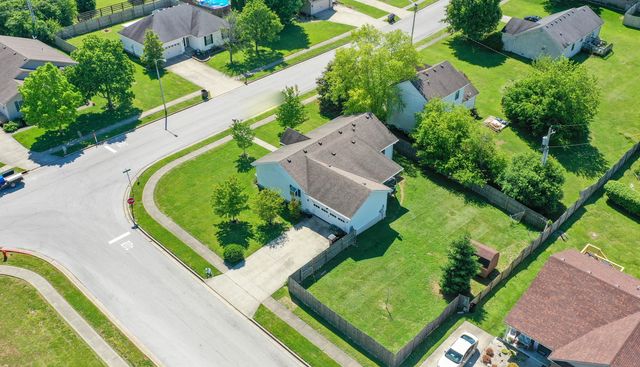 913 North Meadowhill Road, Paris, KY 40361