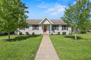 913 North Meadowhill Road, Paris, KY 40361