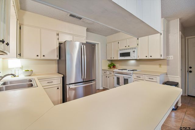 201 Karla Dr, Whitehouse, TX 75791