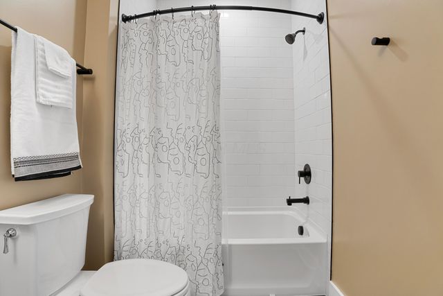 2288 Quarry Trails Drive, Columbus, OH 43228