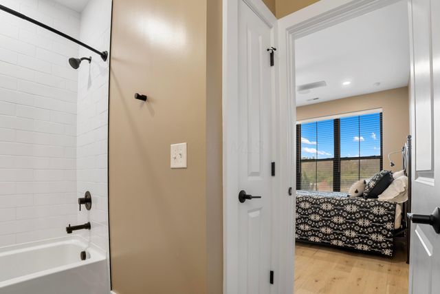 2288 Quarry Trails Drive, Columbus, OH 43228