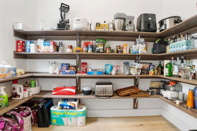 2288 Quarry Trails Drive, Columbus, OH 43228