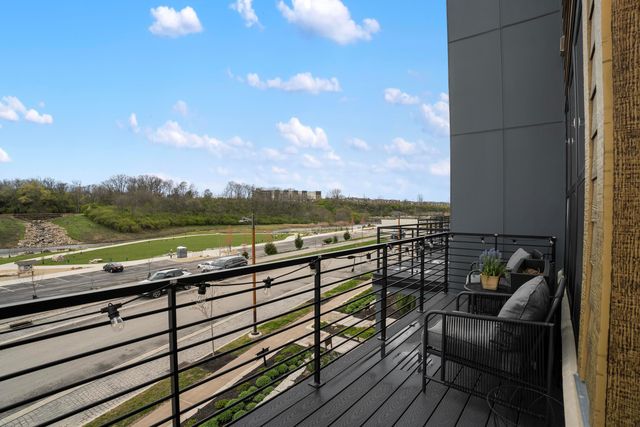 2288 Quarry Trails Drive, Columbus, OH 43228