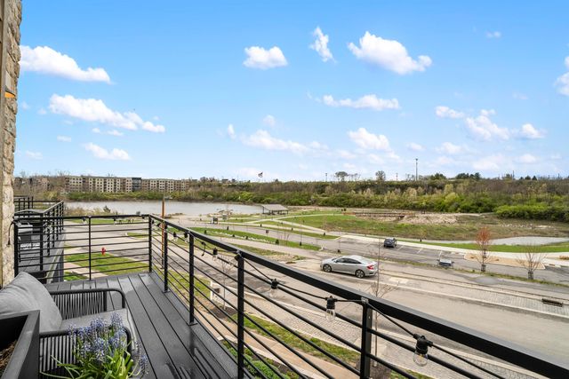 2288 Quarry Trails Drive, Columbus, OH 43228