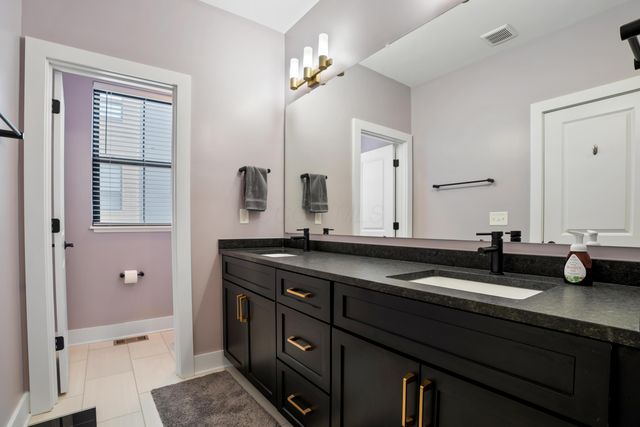 2288 Quarry Trails Drive, Columbus, OH 43228