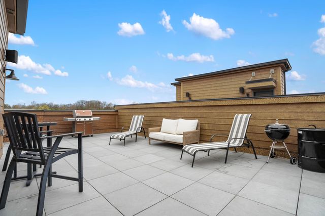 2288 Quarry Trails Drive, Columbus, OH 43228