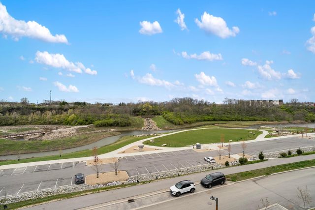 2288 Quarry Trails Drive, Columbus, OH 43228