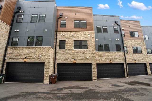 2288 Quarry Trails Drive, Columbus, OH 43228