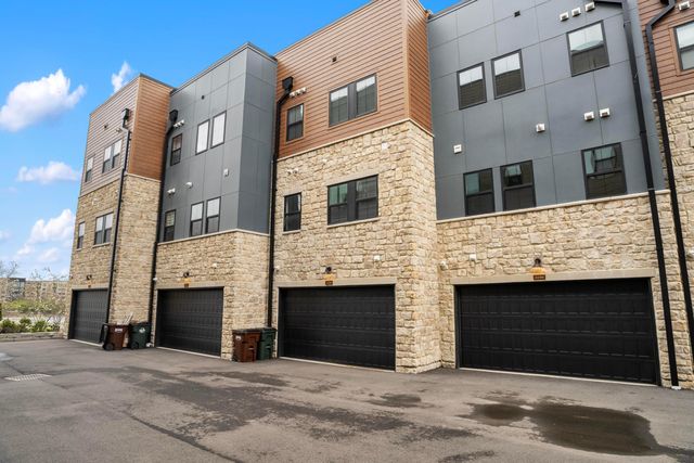 2288 Quarry Trails Drive, Columbus, OH 43228