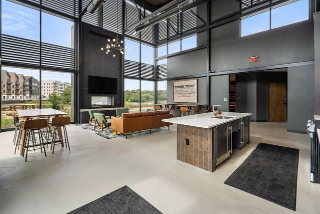 2288 Quarry Trails Drive, Columbus, OH 43228