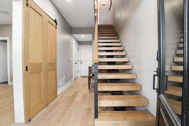 2288 Quarry Trails Drive, Columbus, OH 43228