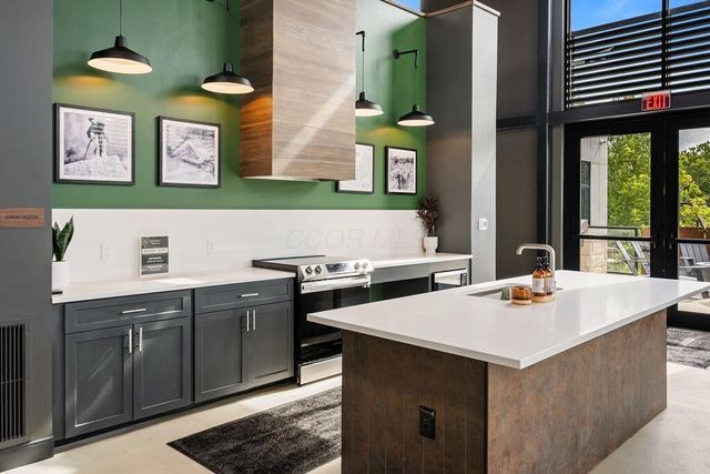 2288 Quarry Trails Drive, Columbus, OH 43228