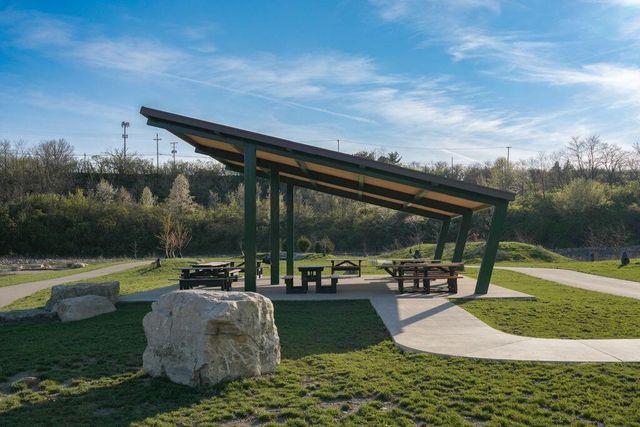 2288 Quarry Trails Drive, Columbus, OH 43228