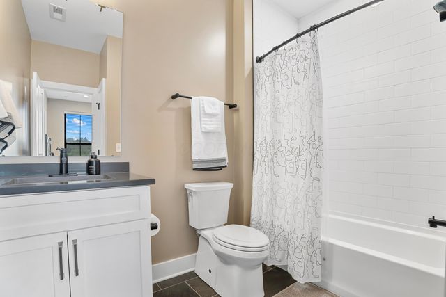 2288 Quarry Trails Drive, Columbus, OH 43228