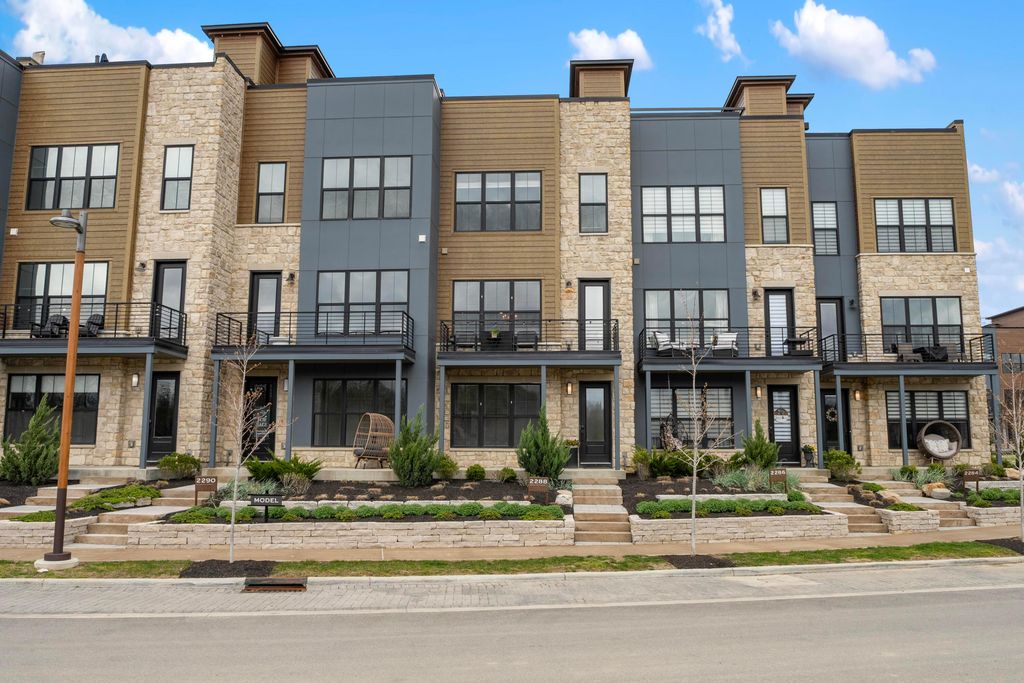 2288 Quarry Trails Drive, Columbus, OH 43228