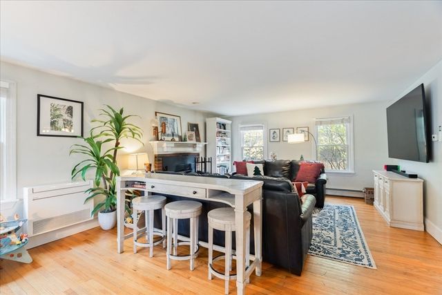 22 Reservoir St, Seekonk, MA 02771