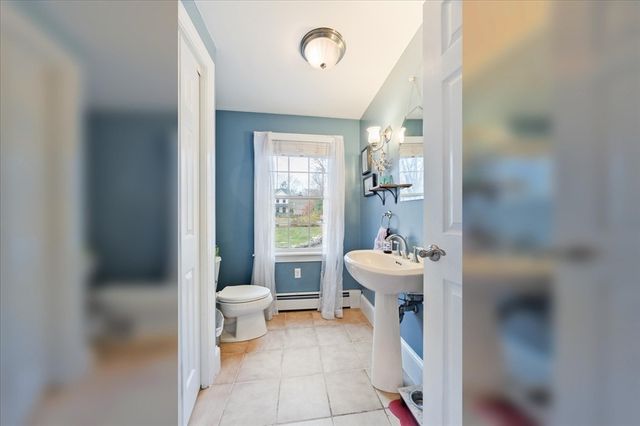 22 Reservoir St, Seekonk, MA 02771