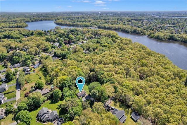 22 Reservoir St, Seekonk, MA 02771